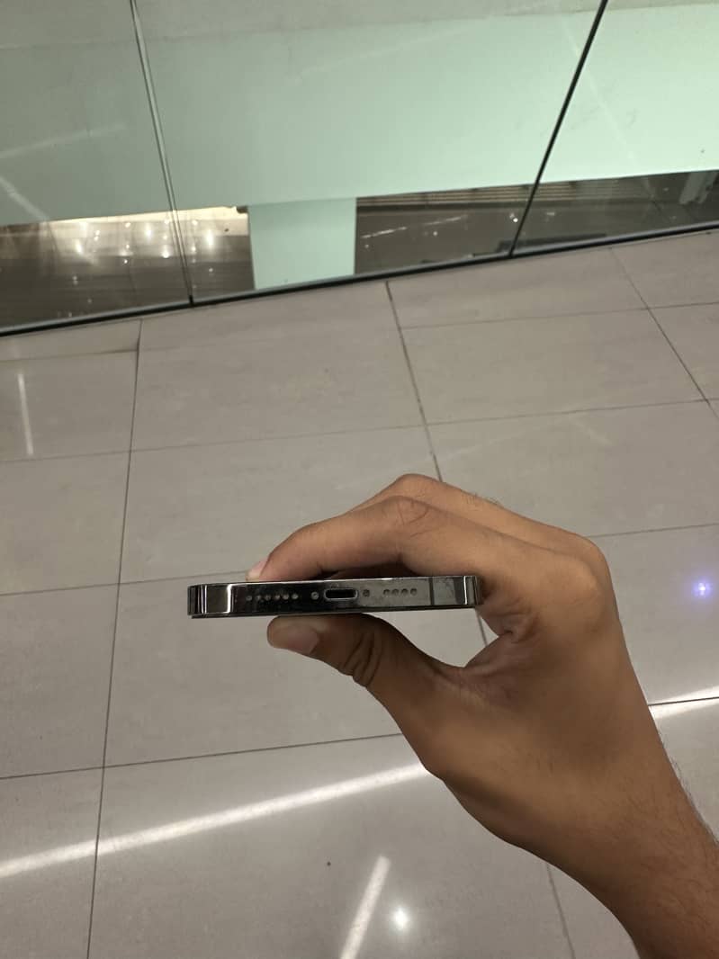 Apple iPhone 13 Pro Max 4