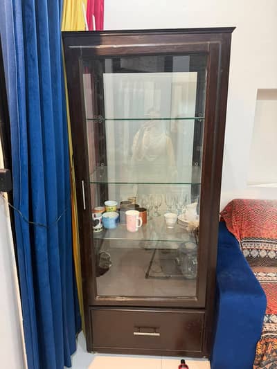 Showcases with full glass