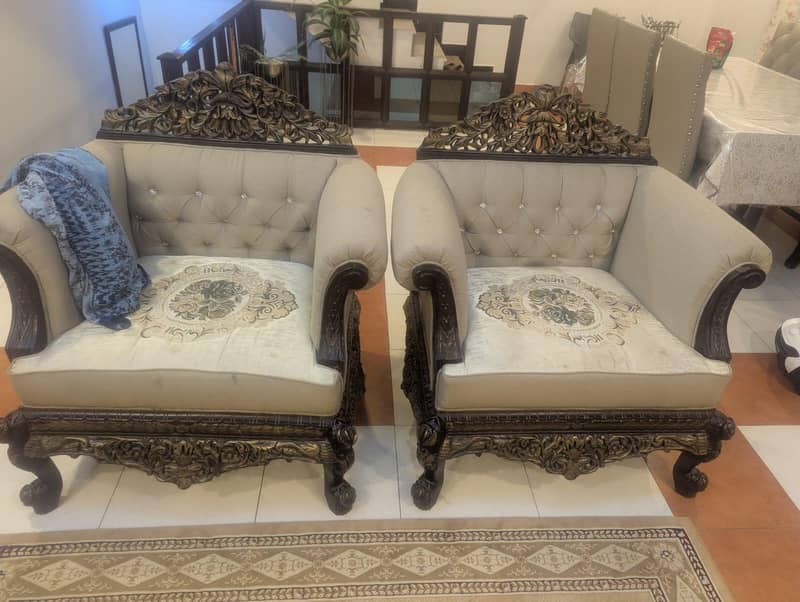 7 seter sofas good condition 3