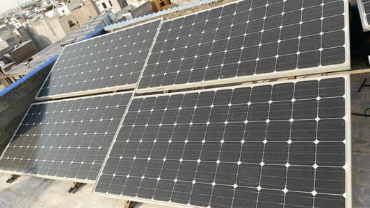 4 solar plates. 280watt per plate. 40volt.