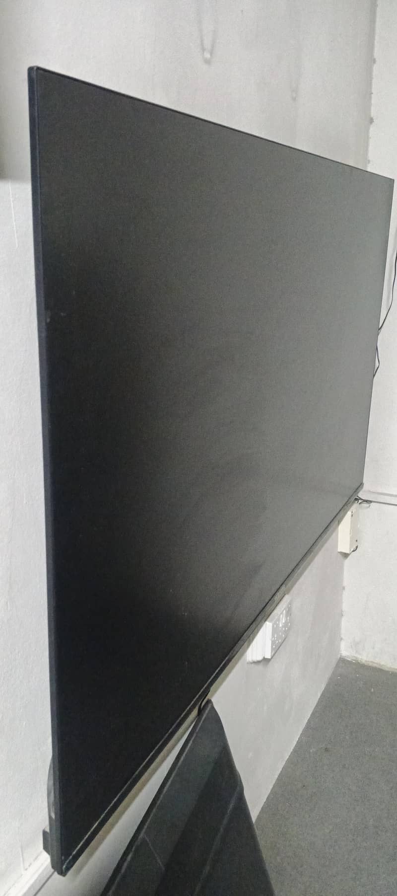 smart LED TV 0