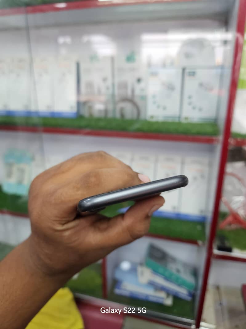 Apple iPhone 8 1