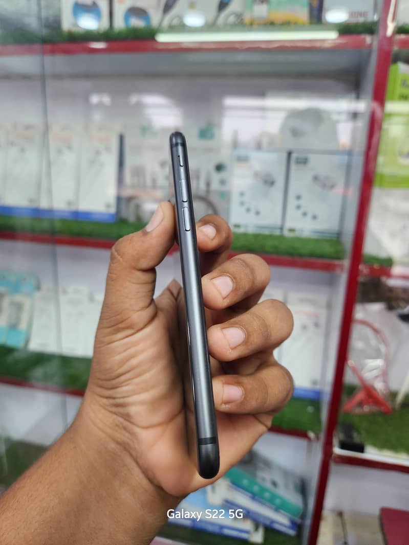 Apple iPhone 8 3