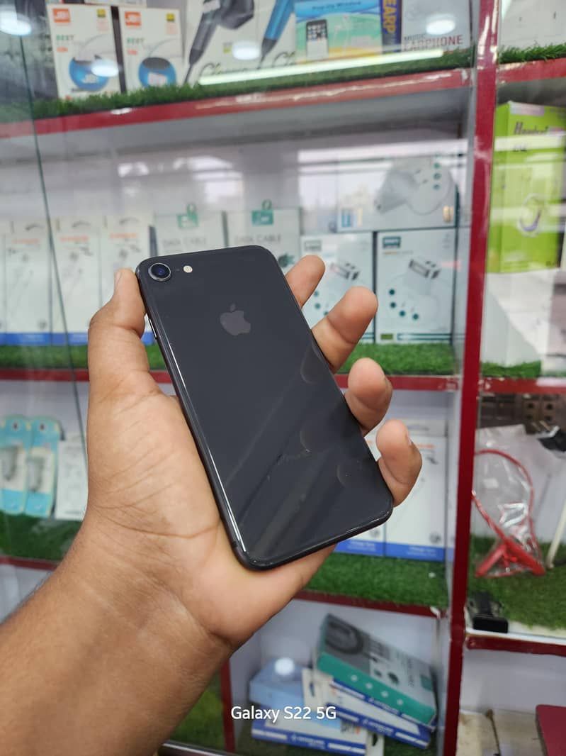 Apple iPhone 8 6