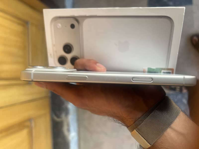 Apple iPhone 17 Pro Max 2