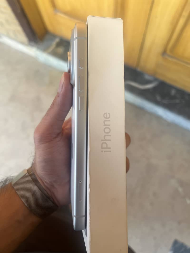 Apple iPhone 17 Pro Max 4
