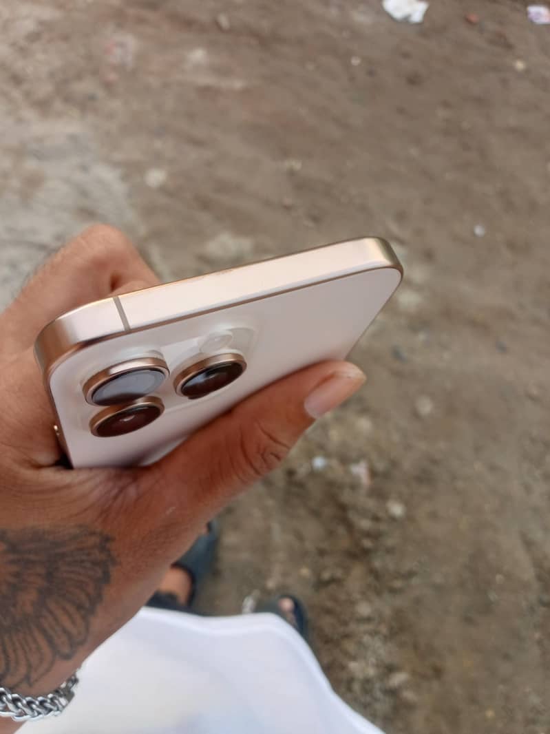 Apple iPhone 16 Pro Max 2