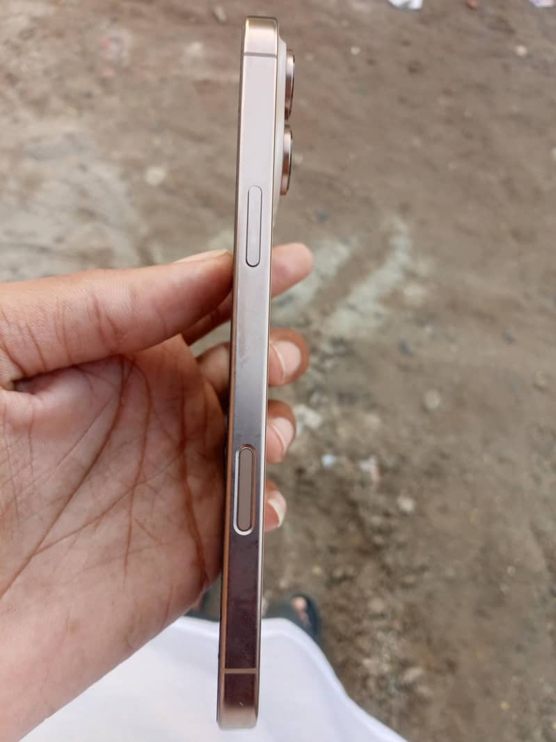 Apple iPhone 16 Pro Max 5