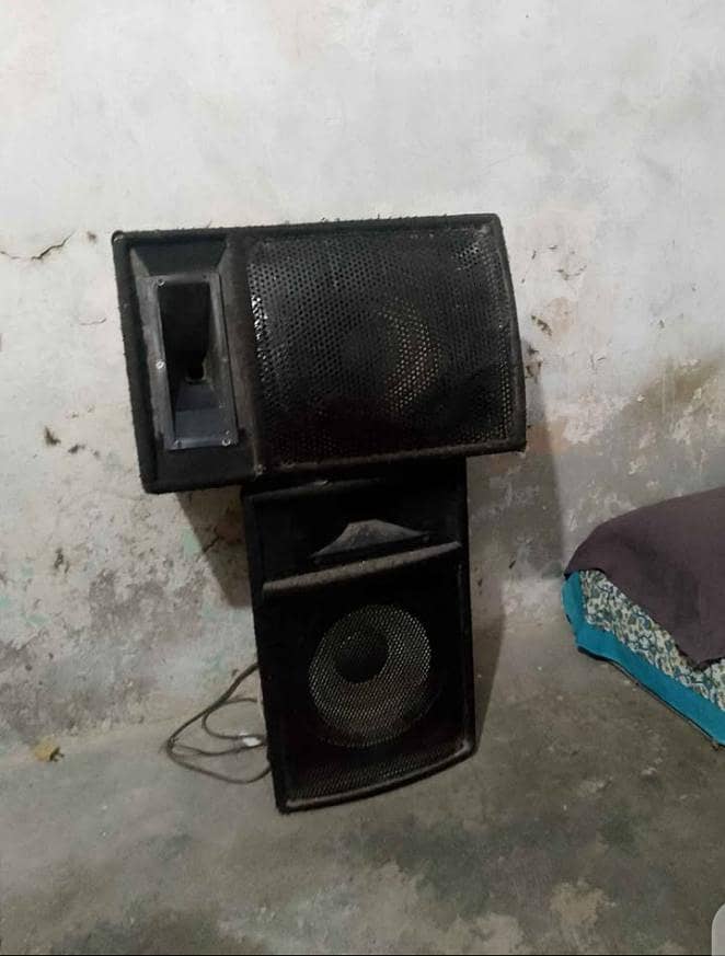 two pec set speaker 1