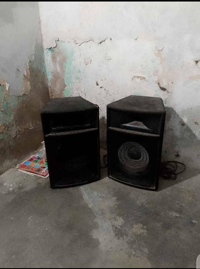 two pec set speaker 2
