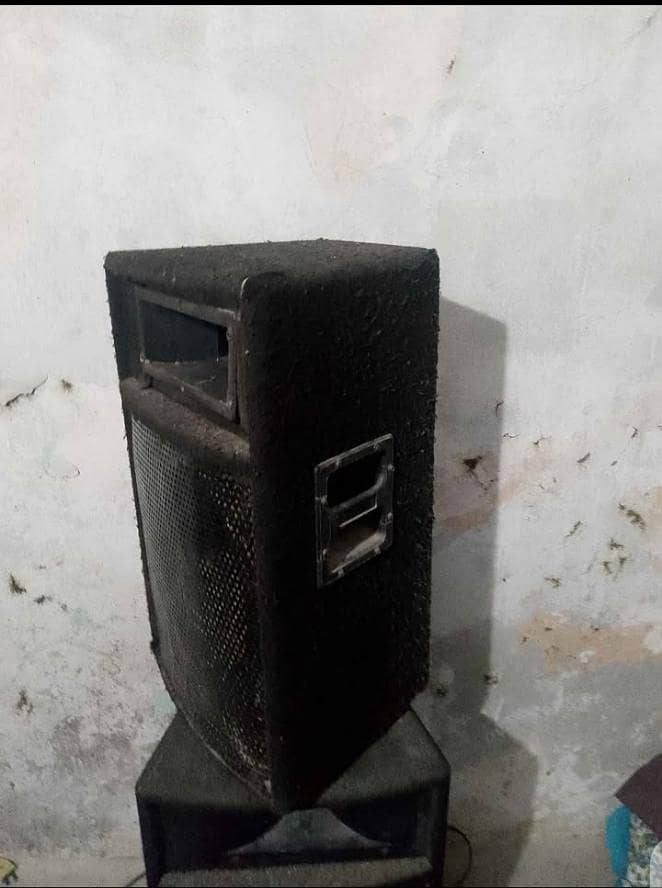 two pec set speaker 3
