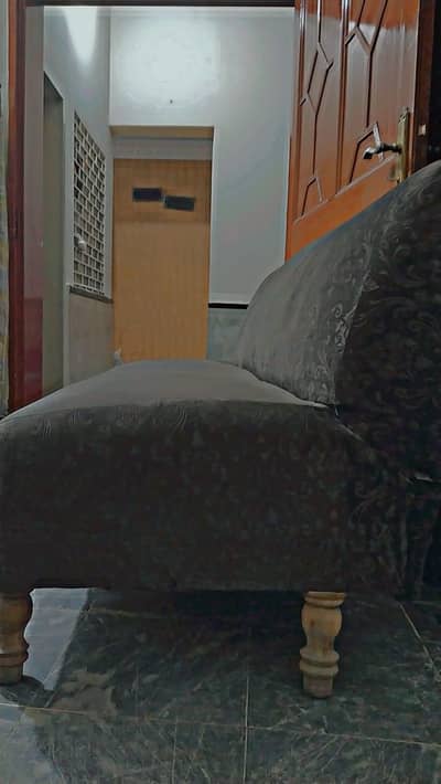 3 seater sofa for sale in good condition
