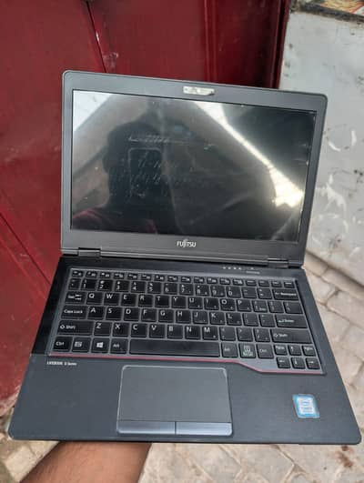 Fujitsu u729 i7 8th 8/256 ssd