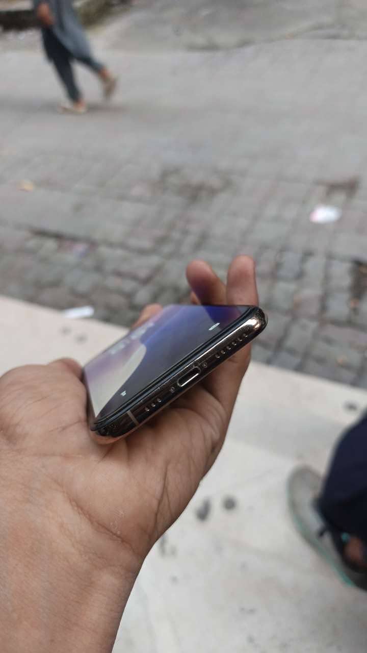 Apple iPhone XS 0