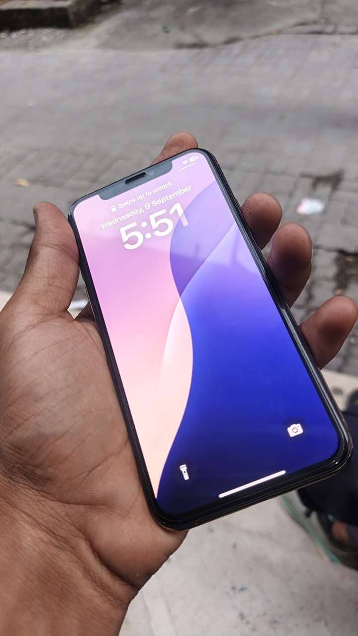 Apple iPhone XS 1