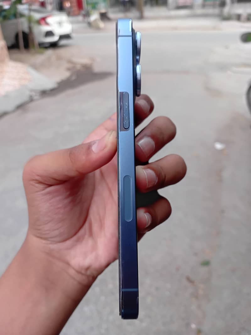 Apple iPhone 13 Pro 2