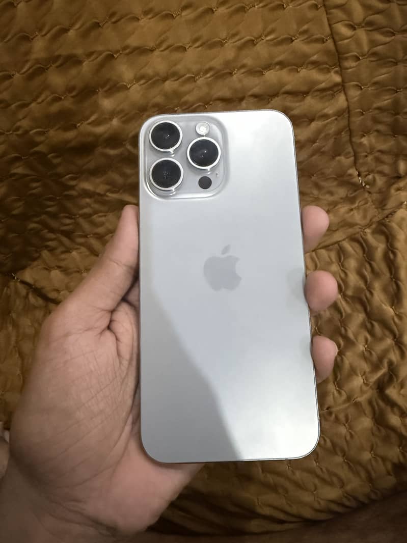 Apple iPhone 15 Pro Max 2