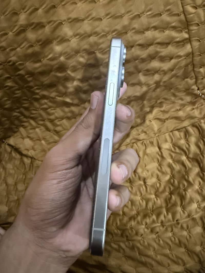 Apple iPhone 15 Pro Max 3
