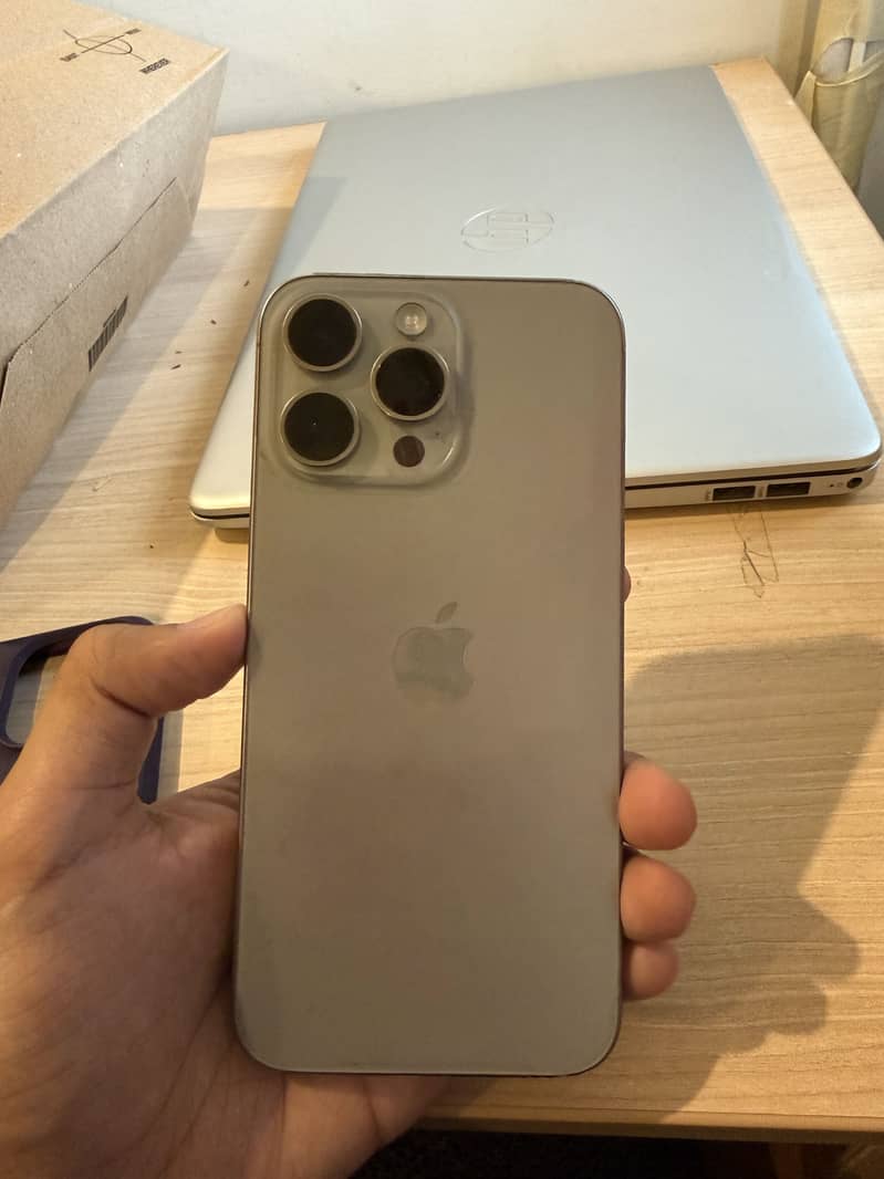 Apple iPhone 15 Pro Max 3