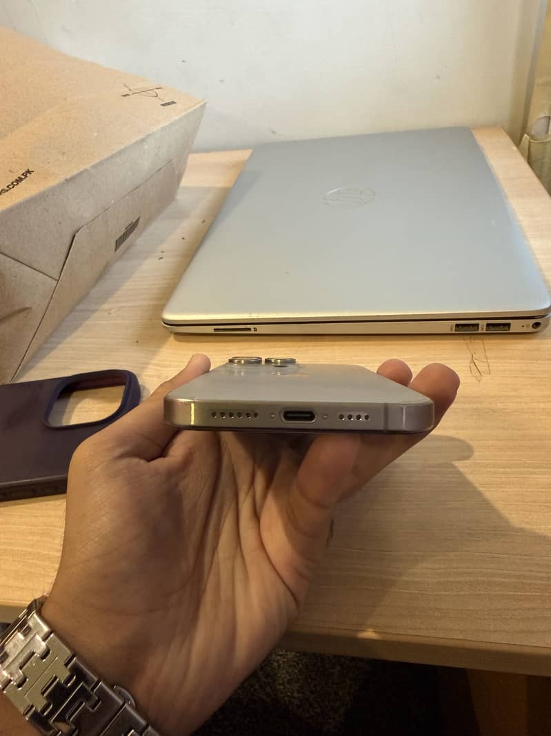 Apple iPhone 15 Pro Max 4