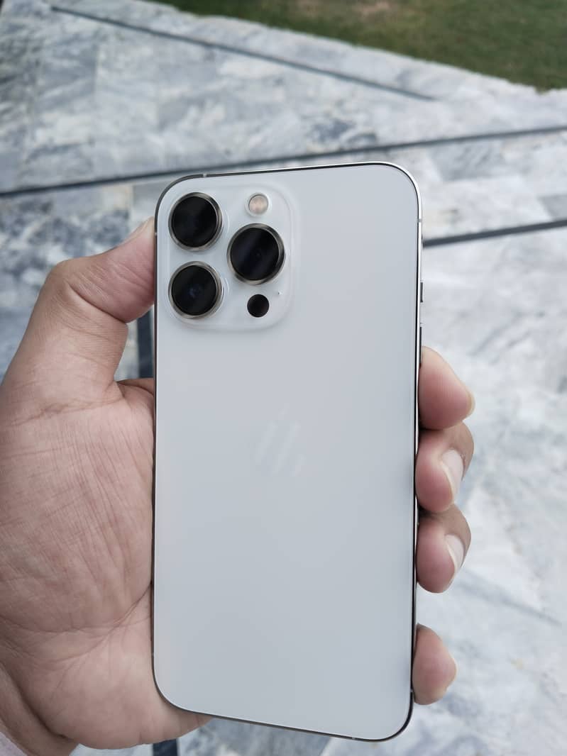 Apple iPhone 13 Pro 1
