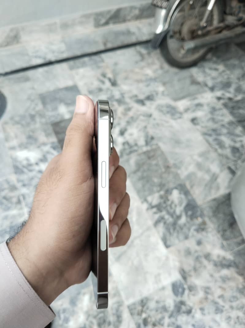 Apple iPhone 13 Pro 3