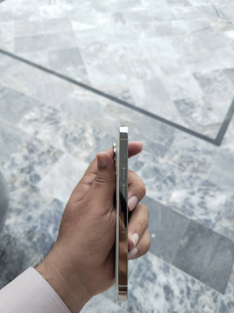 Apple iPhone 13 Pro 4