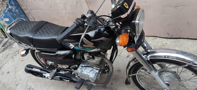 Honda 125 black