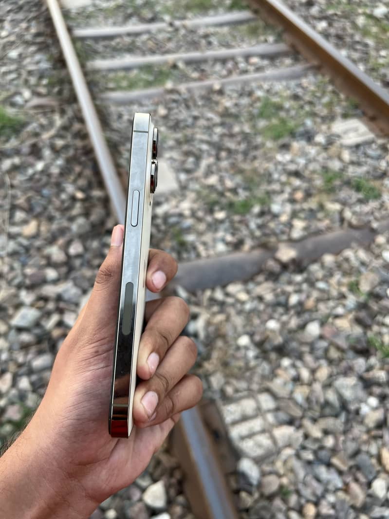 Apple iPhone 14 Pro Max 2