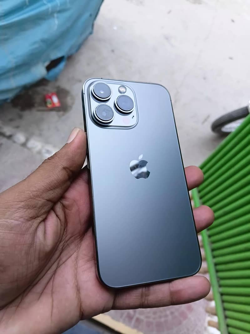 Apple iPhone 13 Pro 1