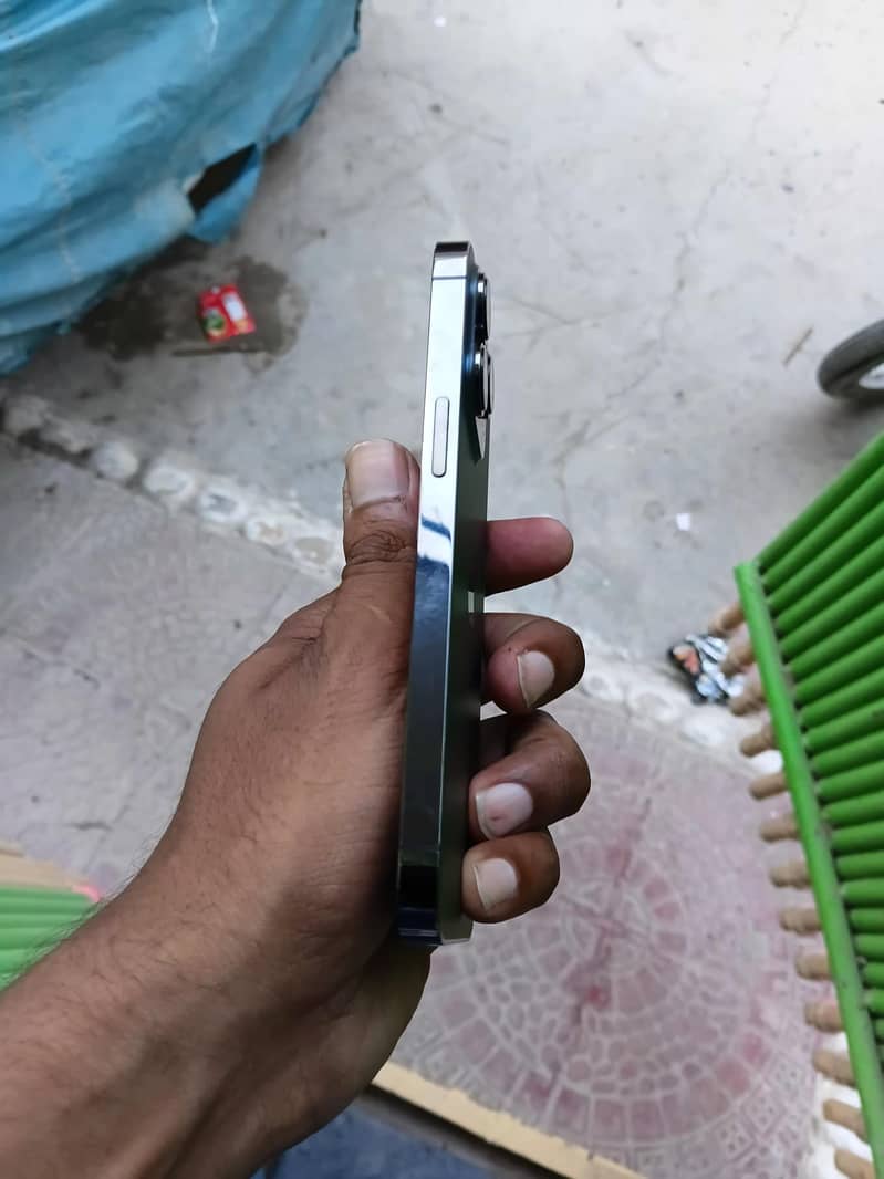 Apple iPhone 13 Pro 2