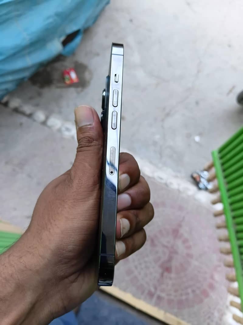 Apple iPhone 13 Pro 4