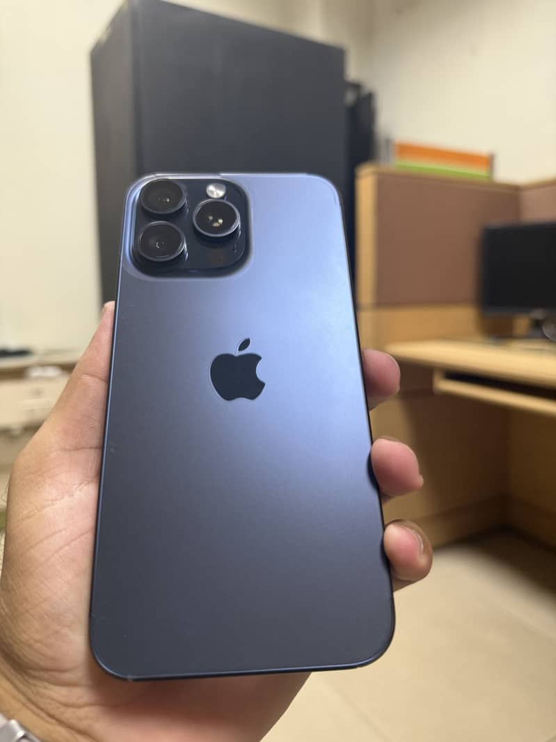 Apple iPhone 15 Pro Max 2