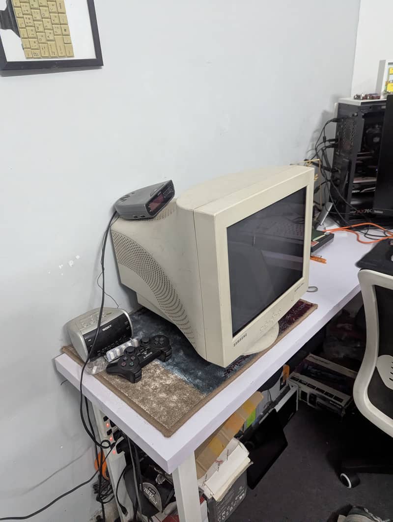 L shaped table for computer, metal frame 0