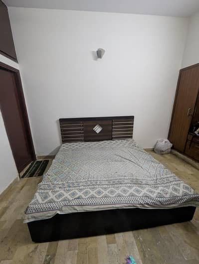 king size bed with mattress