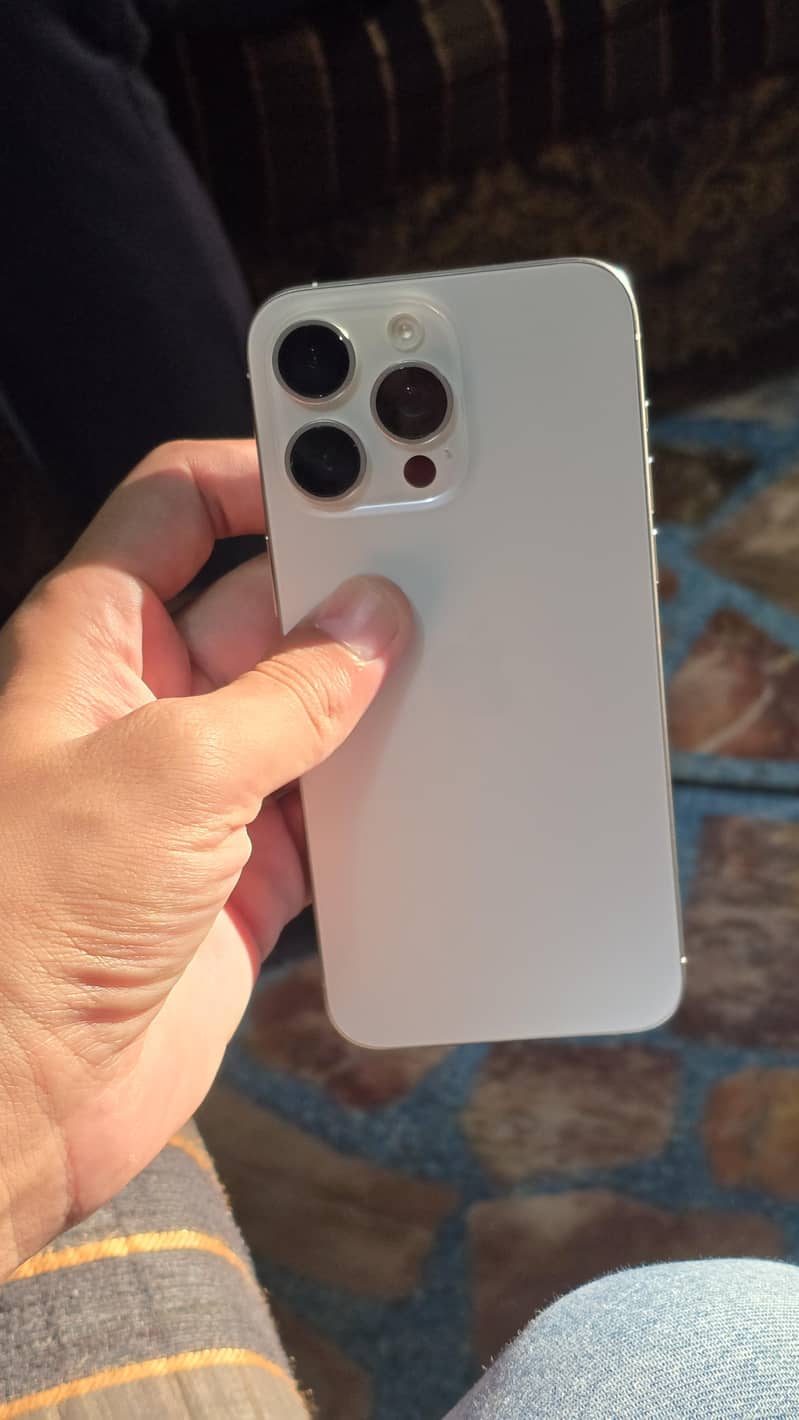 Apple iPhone 15 Pro Max 2