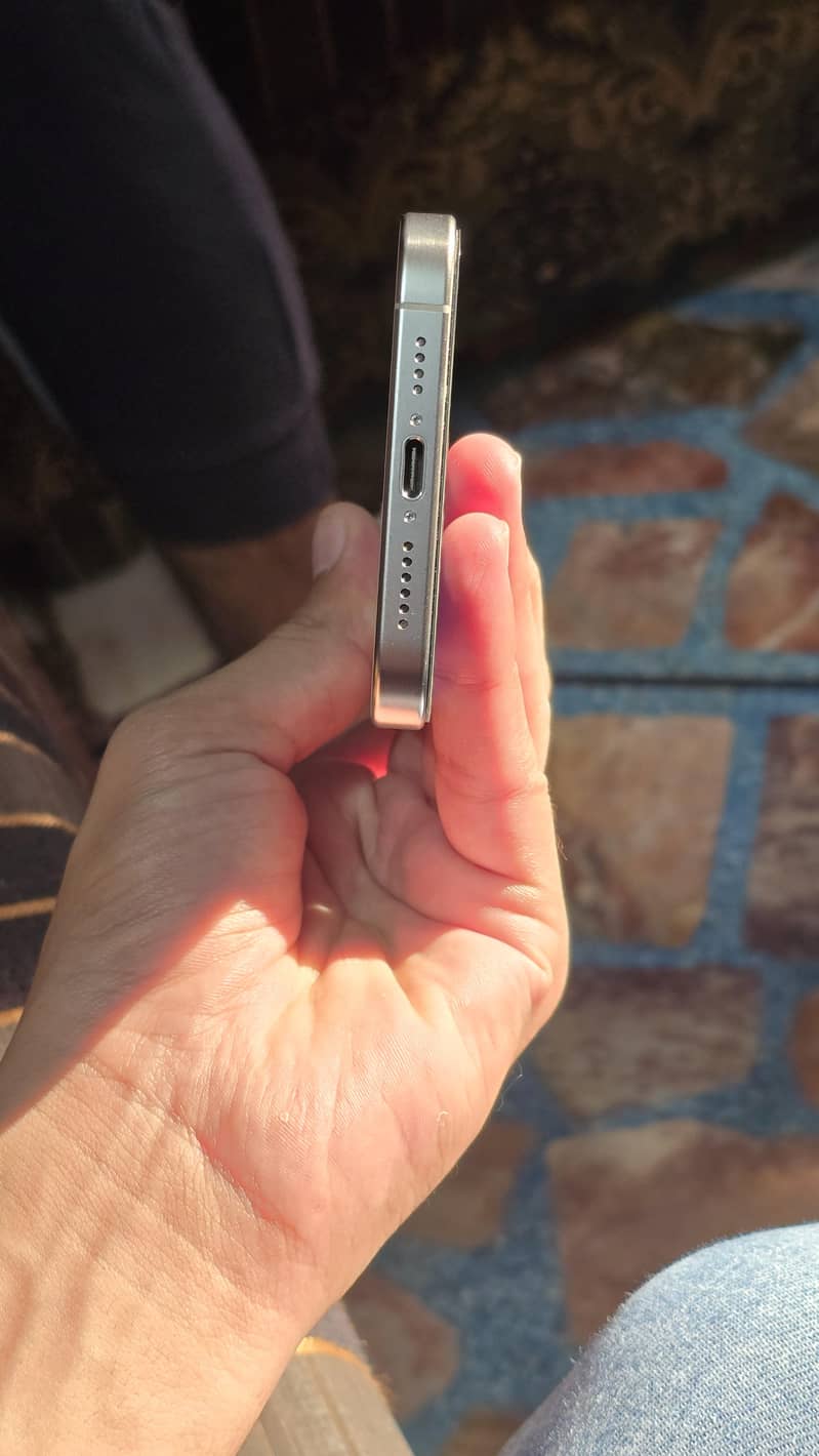 Apple iPhone 15 Pro Max 5