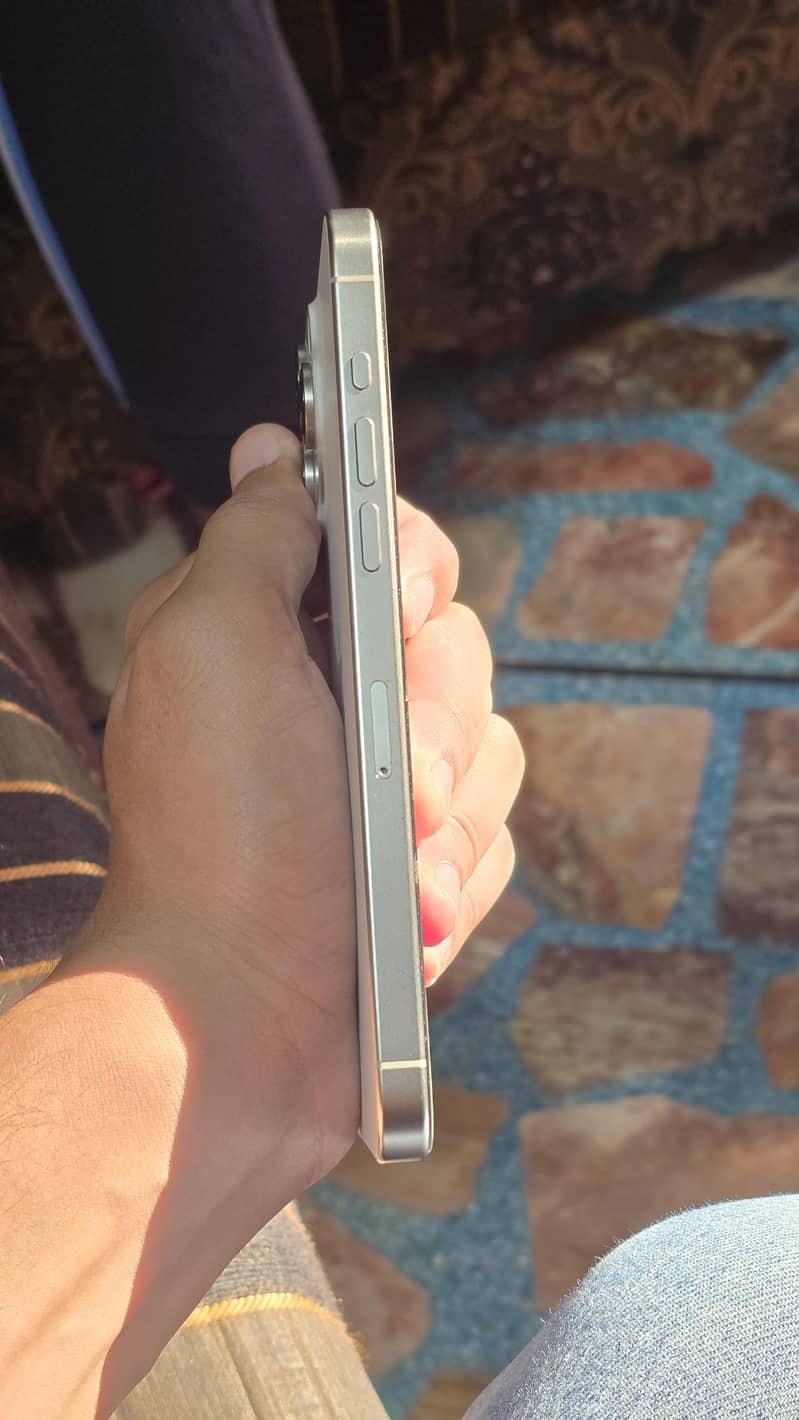 Apple iPhone 15 Pro Max 6