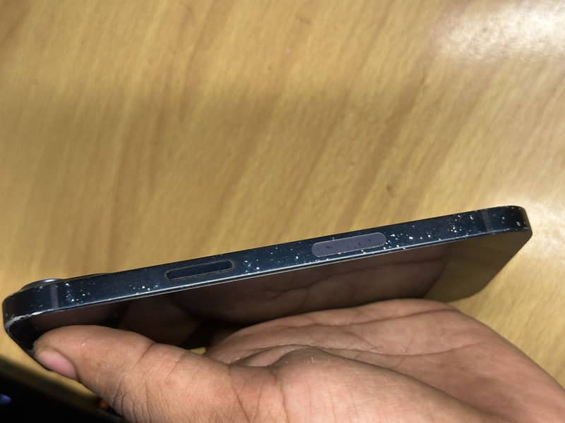 Apple iPhone 13 5