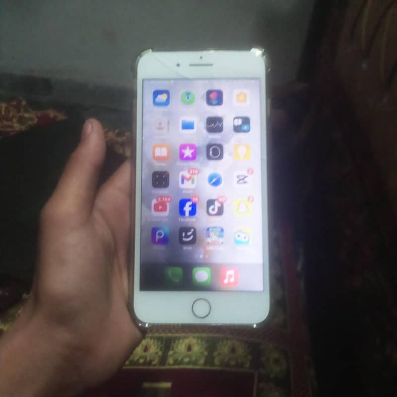 Apple iPhone 7 Plus 2