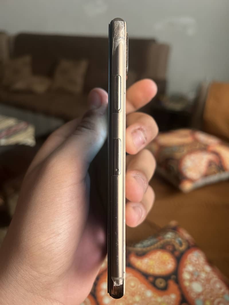Apple iPhone XS 1