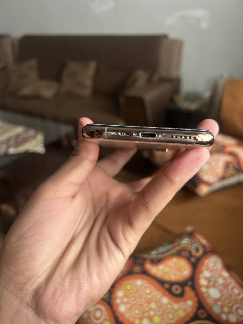 Apple iPhone XS 3