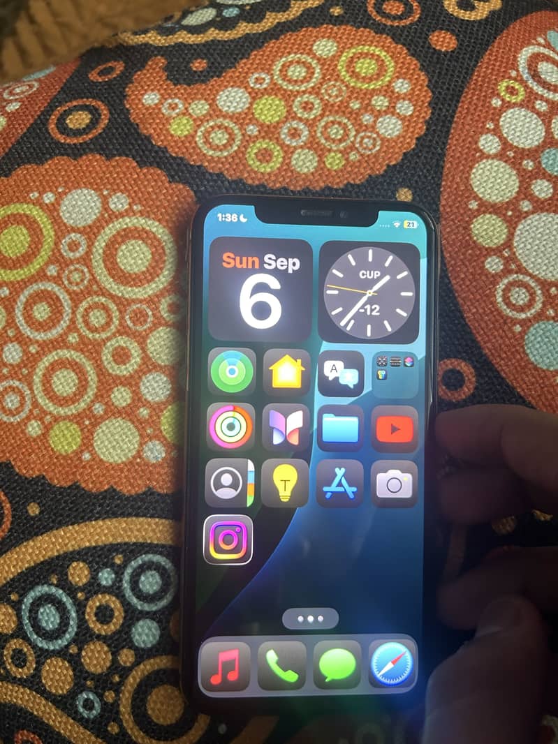 Apple iPhone XS 12