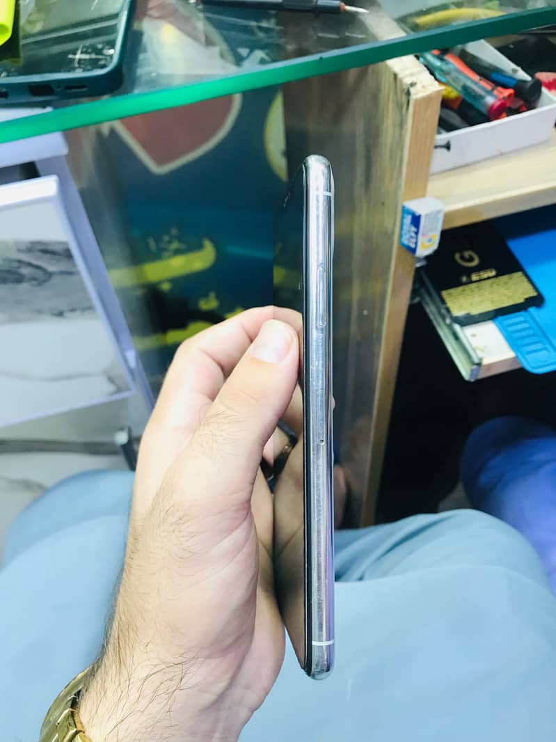 Apple iPhone 11 Pro Max 0