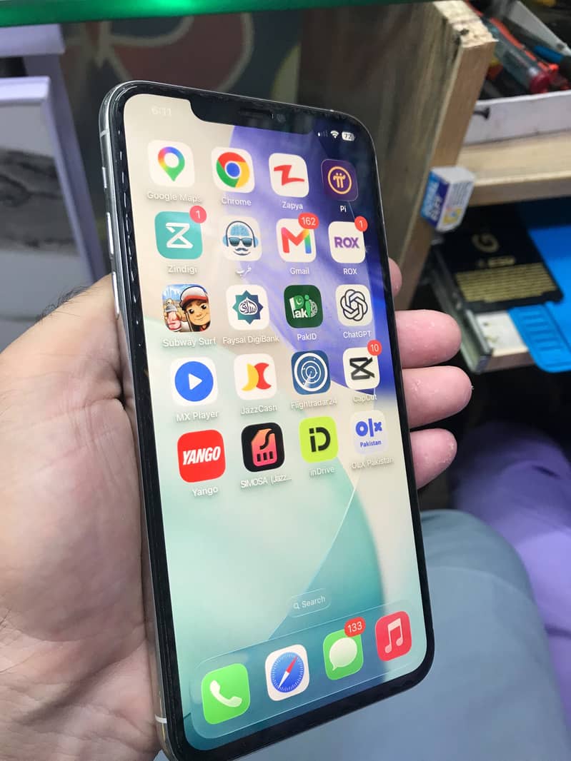 Apple iPhone 11 Pro Max 4