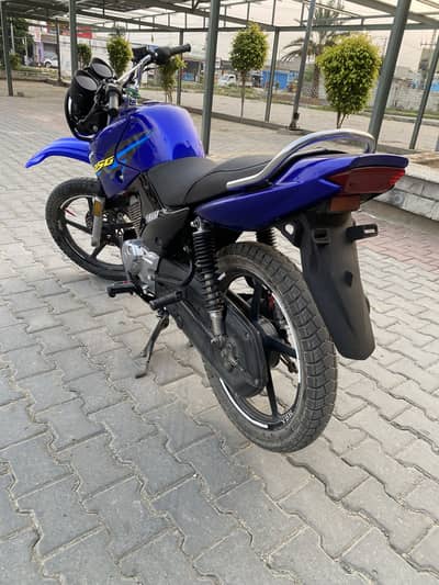 Yahmaha ybrg 125  blue colour