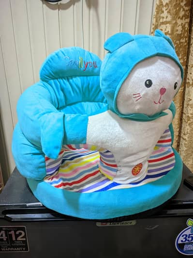 Baby sitting practice foam chair / seat.