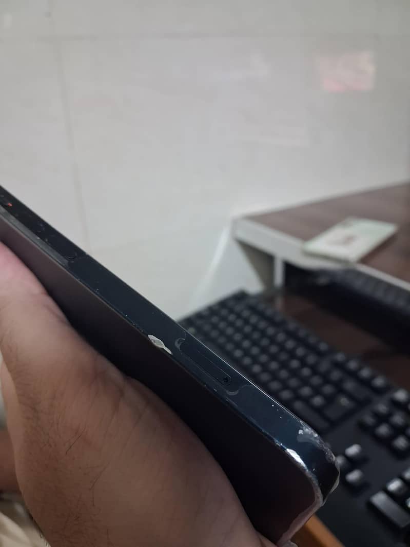Apple iPhone 13 2