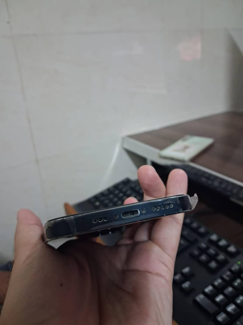Apple iPhone 13 4