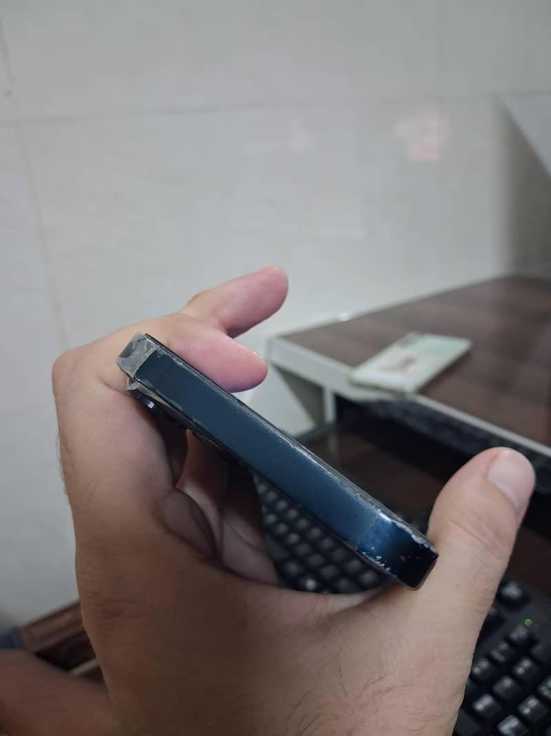 Apple iPhone 13 5
